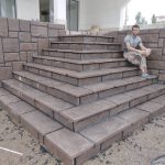اجرای سنگ لاشه کف حیاط محوطه سازی سنگ مالون دماوند
